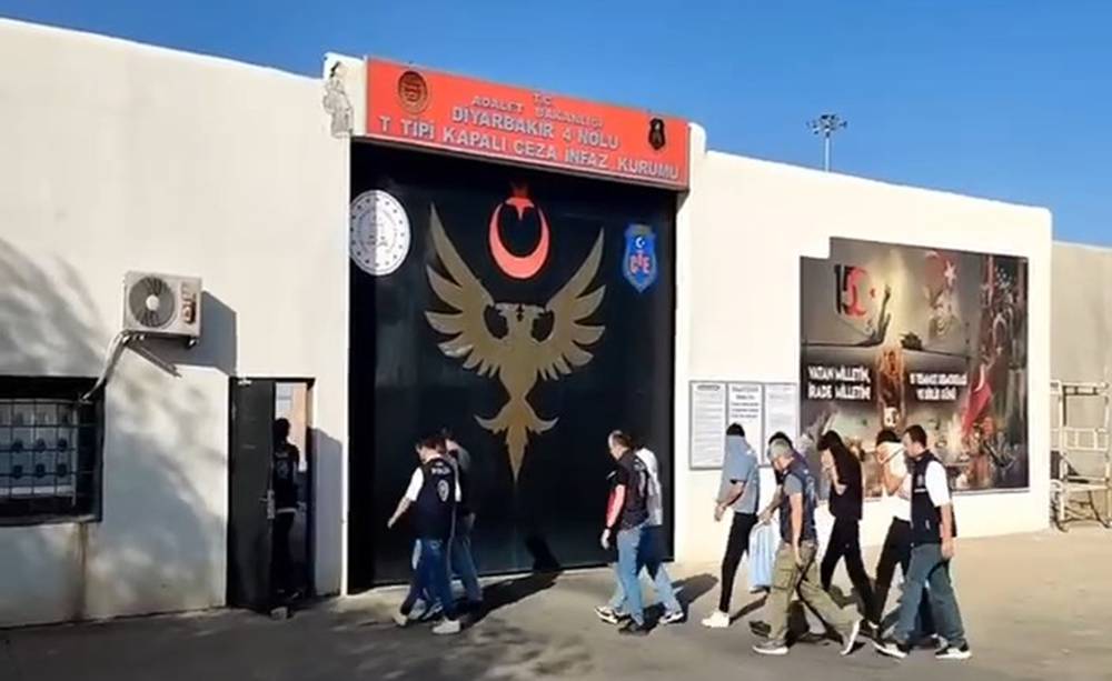 Diyarbakır merkezli 'çocuk müstehcenliği' operasyonunda 14 tutuklama