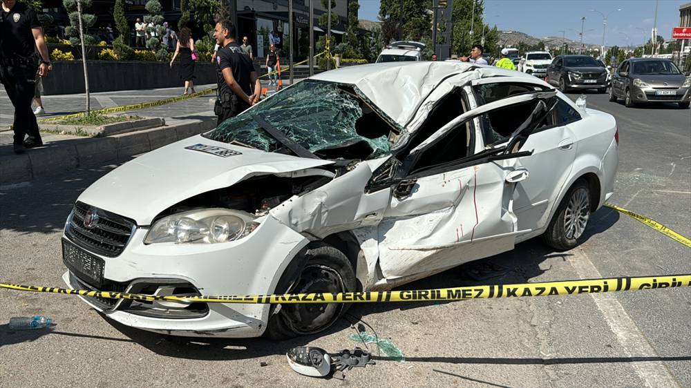 Elazığ'da feci kaza: 3 yaralı