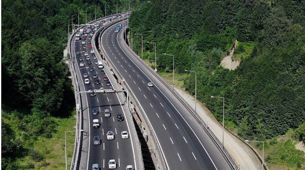 Yollarda trafik yoğunluğu yaşanıyor