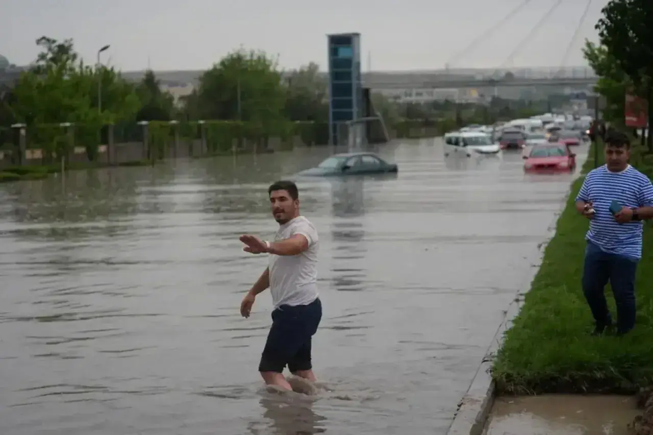 ASKİ, sonunda Yenikent su baskınları için harekete geçti