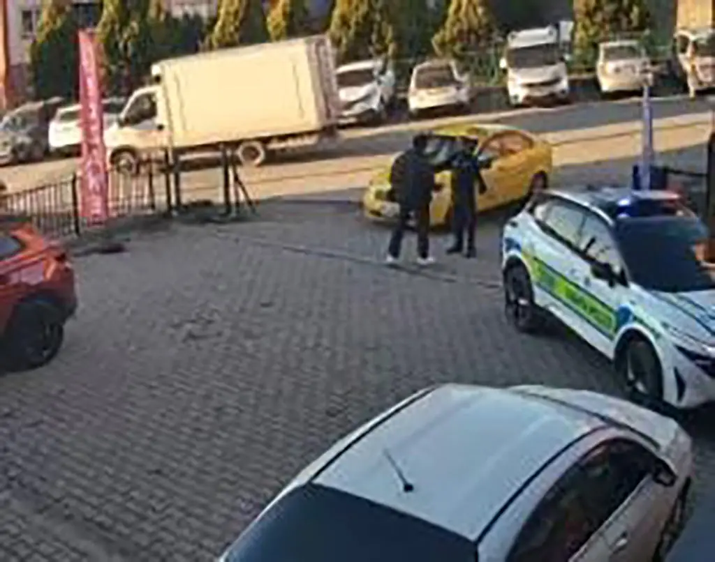 Eczacı yasaklı motosikletini kaçırdı, polise kafa tuttu!