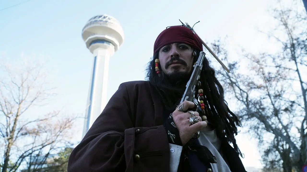 'Jack Sparrow' kostümüyle beşkent Ankara'da gezdi