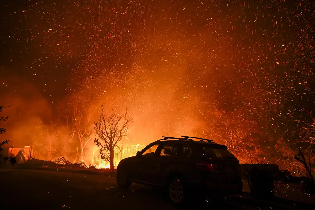 Los Angeles'ta orman yangınları büyüyor