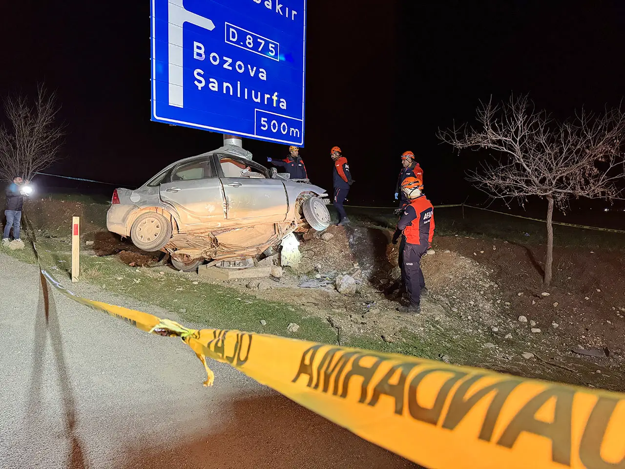 Adıyaman'da otomobiliyle direğe çarpan sürücü öldü