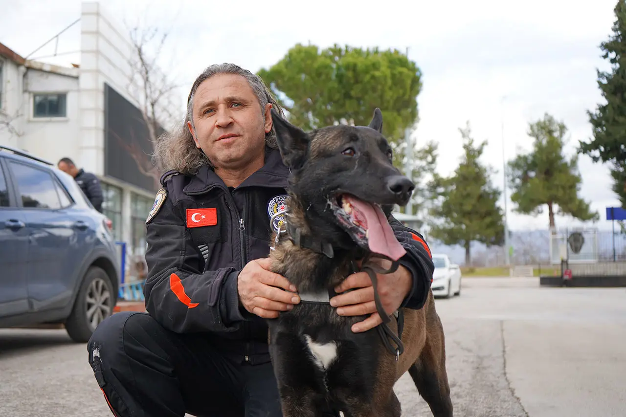 Milon, üçüncü defa ayın narkotik köpeği seçildi