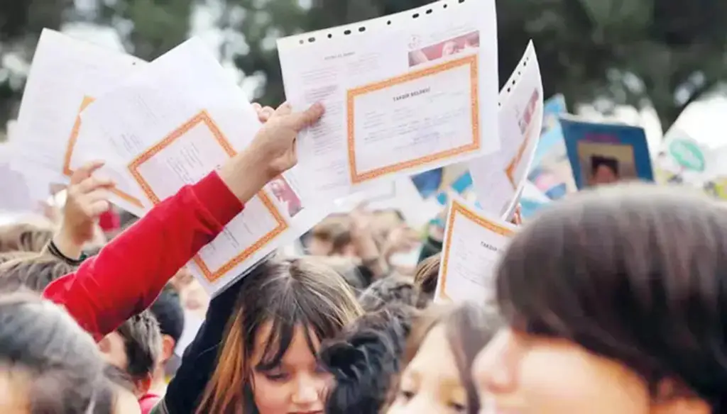 Karneler saat kaçta verilecek? Sömestir tatili kaç gün sürecek, okullar ne zaman açılacak?