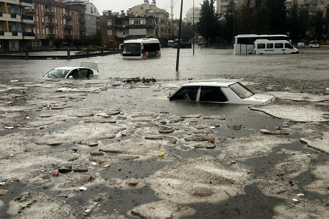  ANTALYA’DA BİR GÜNDE METREKAREYE 297,7 KİLOGRAM YAĞIŞ DÜŞTÜ 