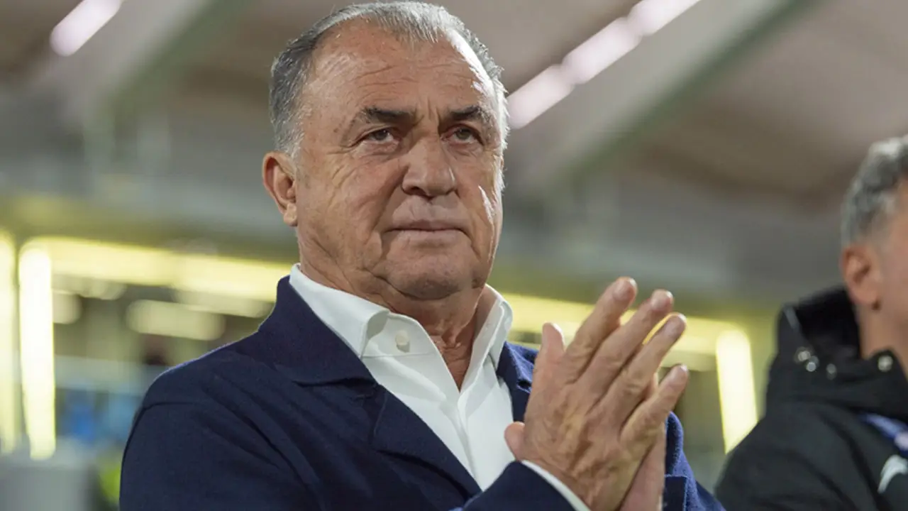 Futbolcusu, Fatih Terim'in yüzüne su fırlattı