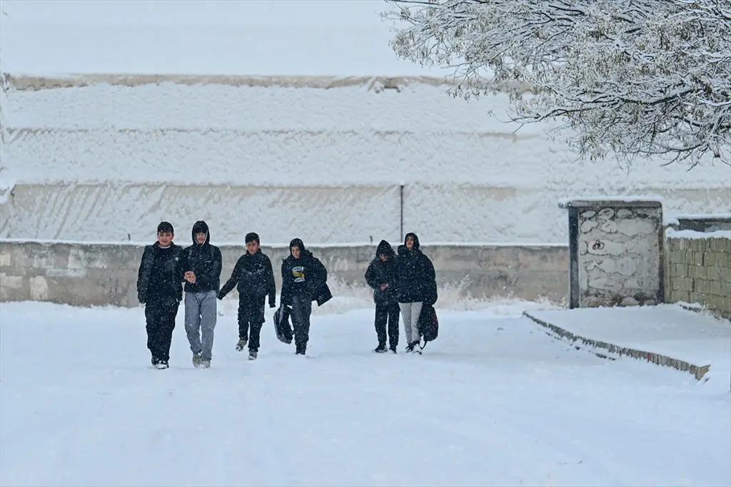 7 Şubat hangi illerde okullar tatil edildi? Ankara'da İstanbul'da 7 Şubat Cuma okul tatil mi? Bugün okul var mı?