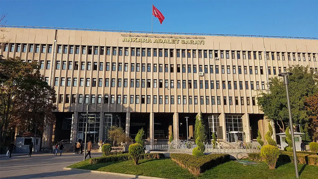 Ankara Adliyesinde görevli katip, duruşma salonunda öldü