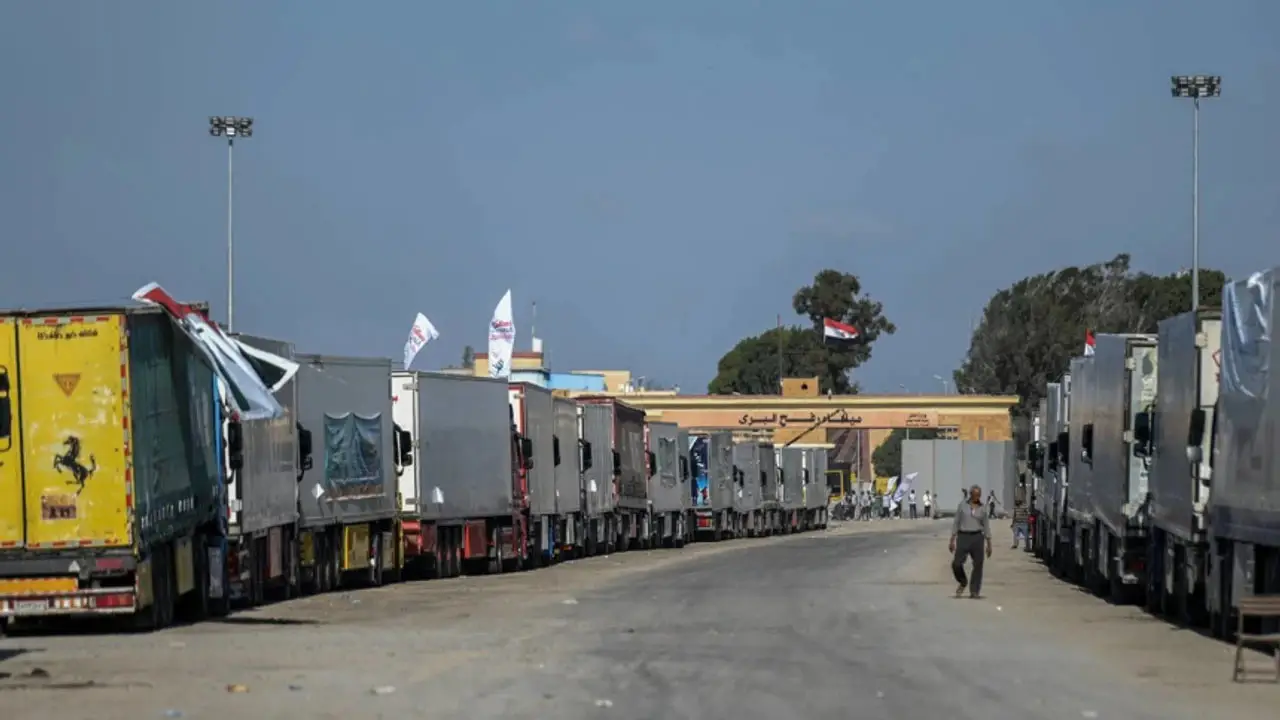 Ateşkes sonrası yardım tırları Gazze'ye girmeye başladı