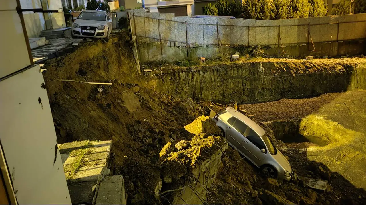 İstanbul'da korkulu gece... Toprak kaydı...