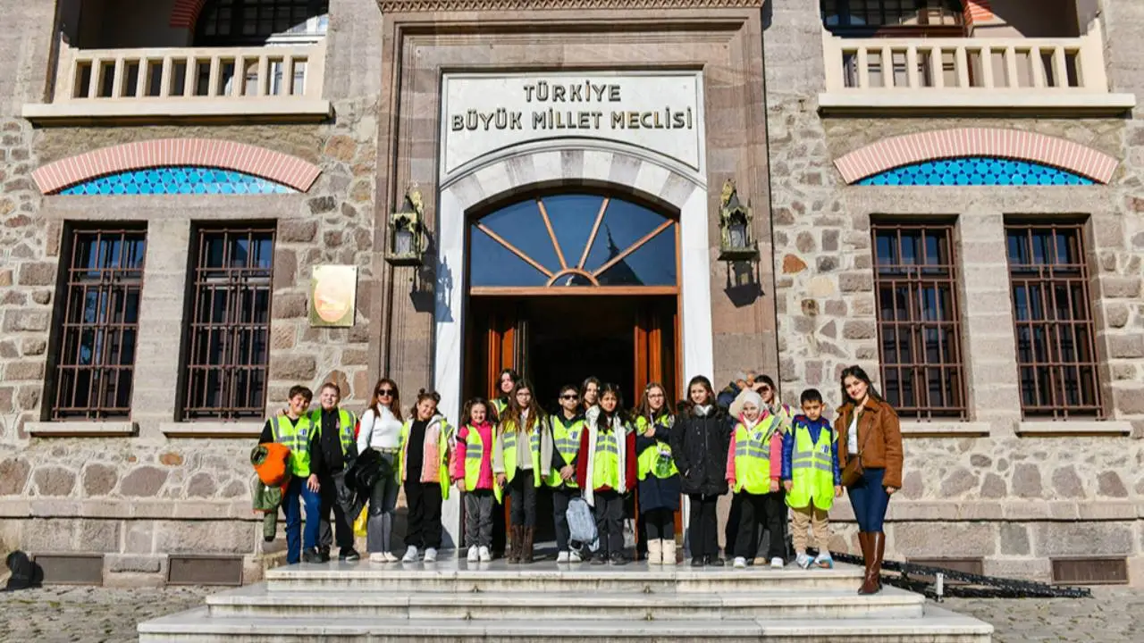 Ankara'da çocuklar yeni yıl tatilinde kentini tanıyor!