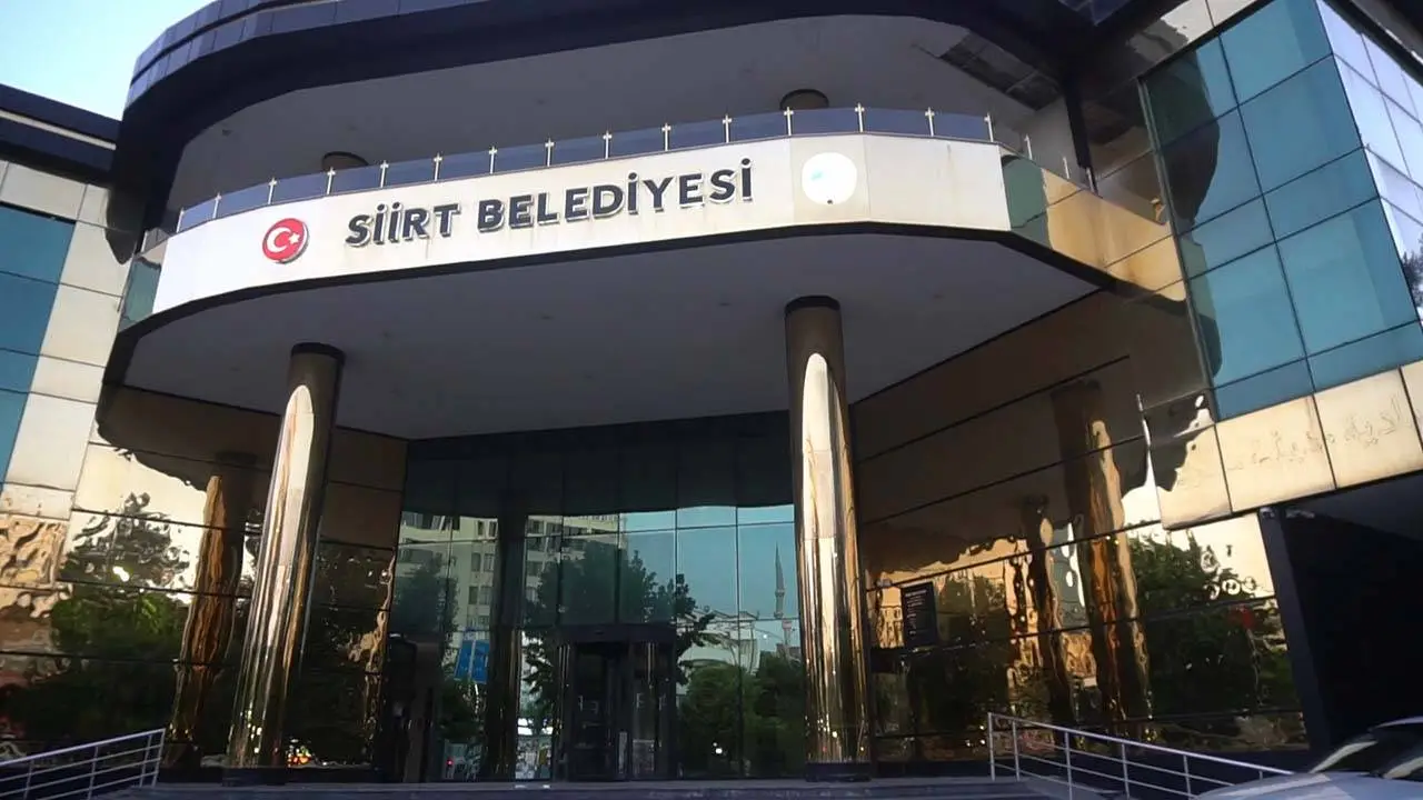 Siirt Belediye Başkanı Sofya Alağaş görevden uzaklaştırıldı...