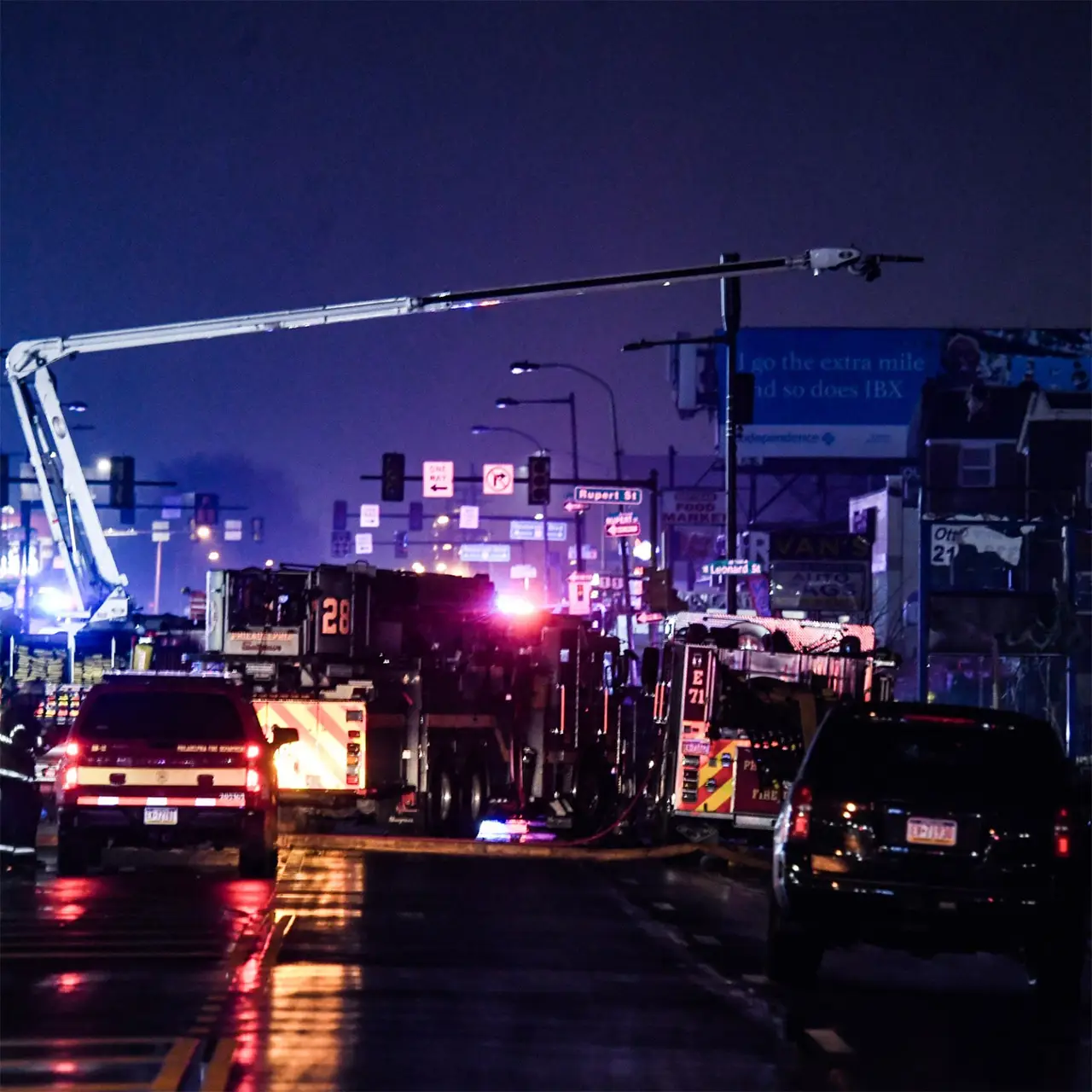 ABD'nin Philadelphia kentinde hava ambulansı düştü