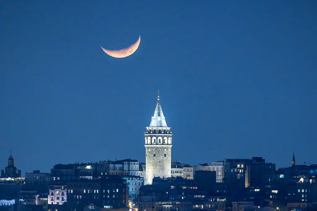 Galata Kulesi ve hilalin eşsiz buluşması!