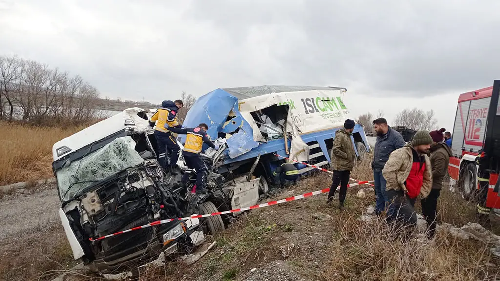 Samsun'da TIR'lar birbirine girdi: 1 ölü, 2 ağır yaralı