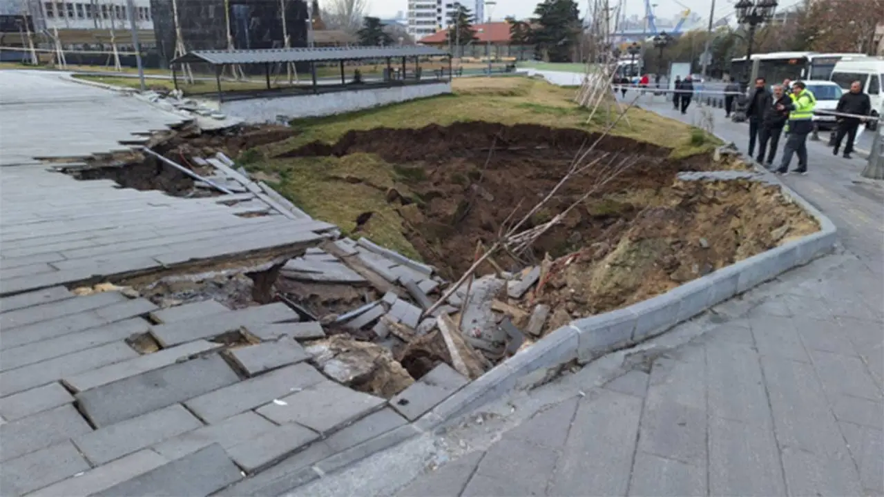 Yüzüncü yıl Meydanı’nda göçük... Ankara Büyükşehir'den açıklama!