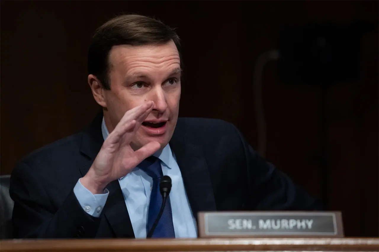  Demokrat Senatör Chris Murphy