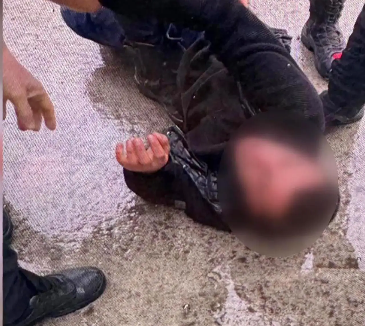 Bağcılar'da devriye aracındaki polislere bıçaklı saldırı: 2 Yaralı