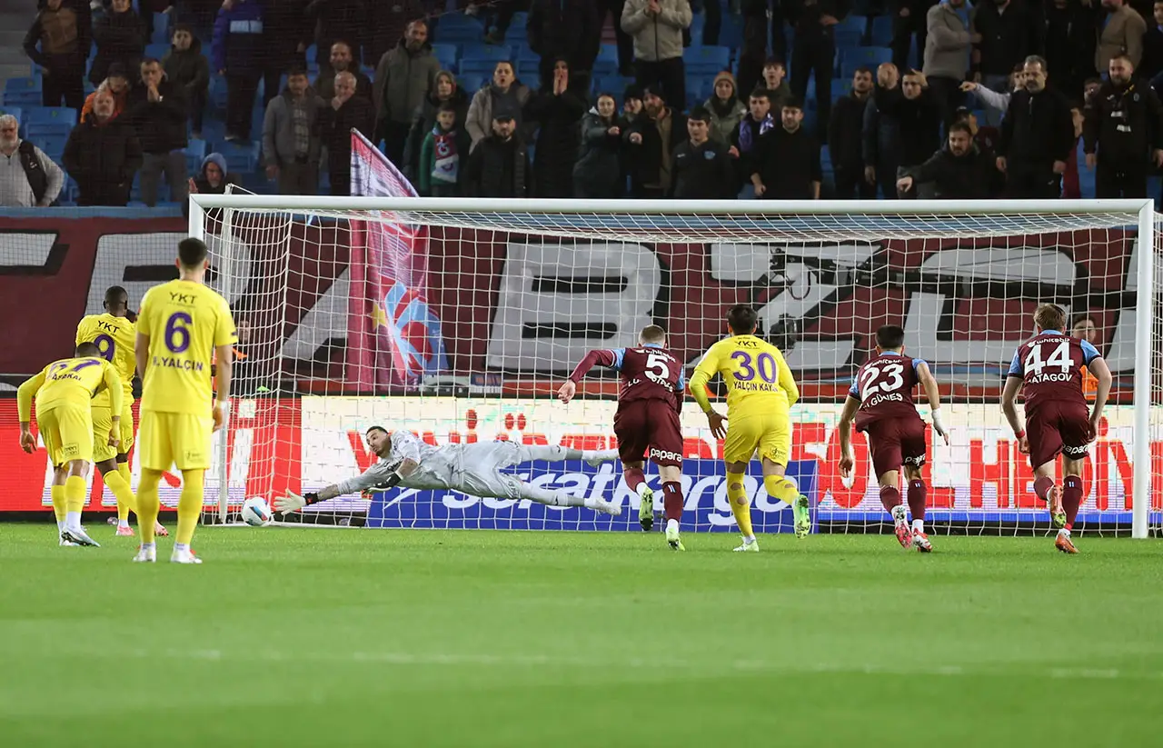 Trabzonspor evinde moral buldu! Tek golle 3 puanı aldı