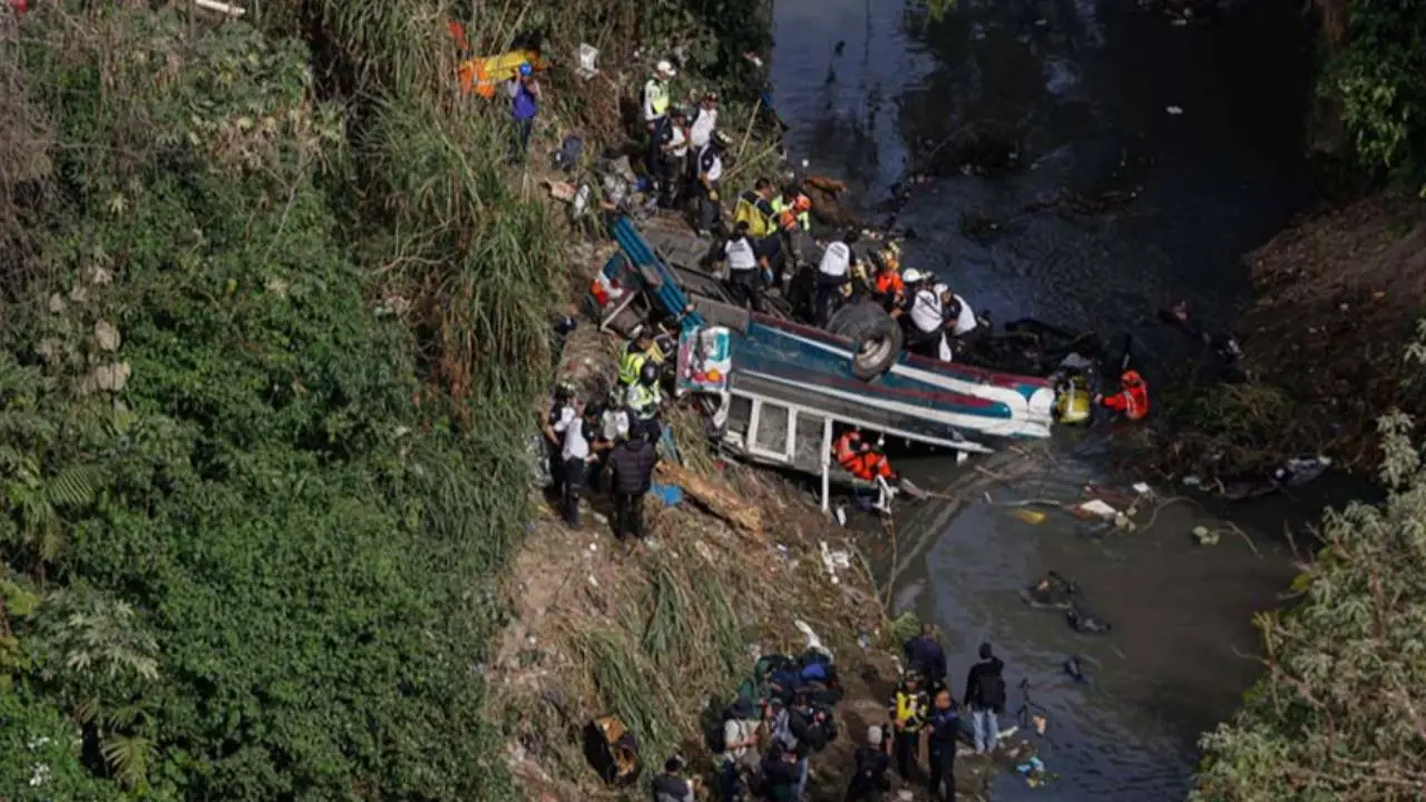 Guatemala'daki otobüs kazasında 51 kişi öldü