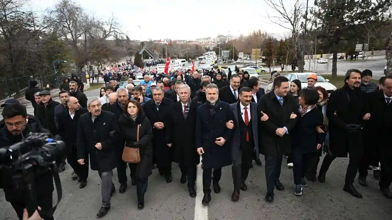 Mansur Yavaş'tan maden işçilerine destek: Onlarla yürüdü!