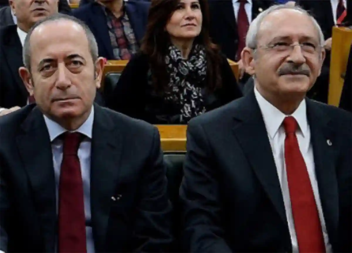 Kemal Kılıçdaroğlu ile Akif Hamzaçebi (sol)