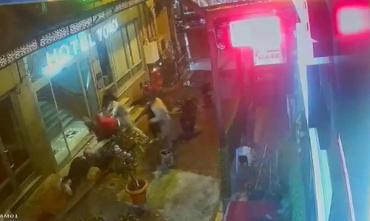 Taksim'de silahlı kavga! Atıldığı oteli bastı! 3 yaralı...