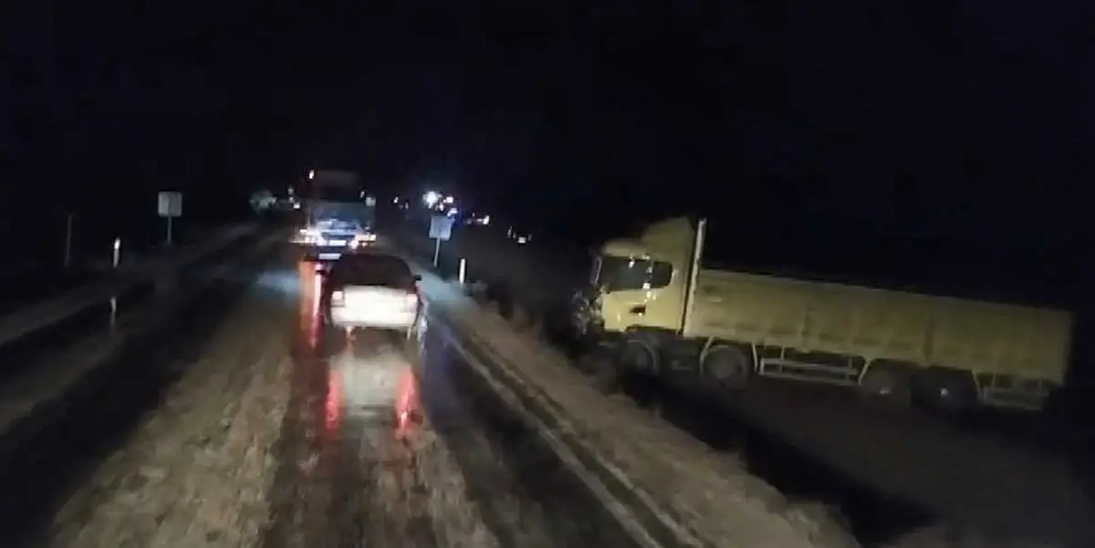 Ankara Nallıhan’da zincirleme kaza: 4 TIR, 1 otomobil birbirine girdi