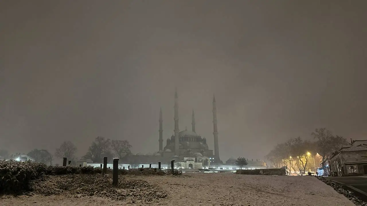 Kar yağışı etkisini artırarak devam ediyor