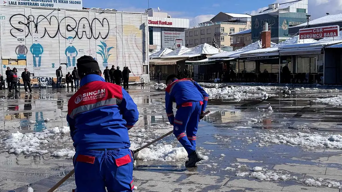 Sincan’da kar dert değil, neşe getirdi!