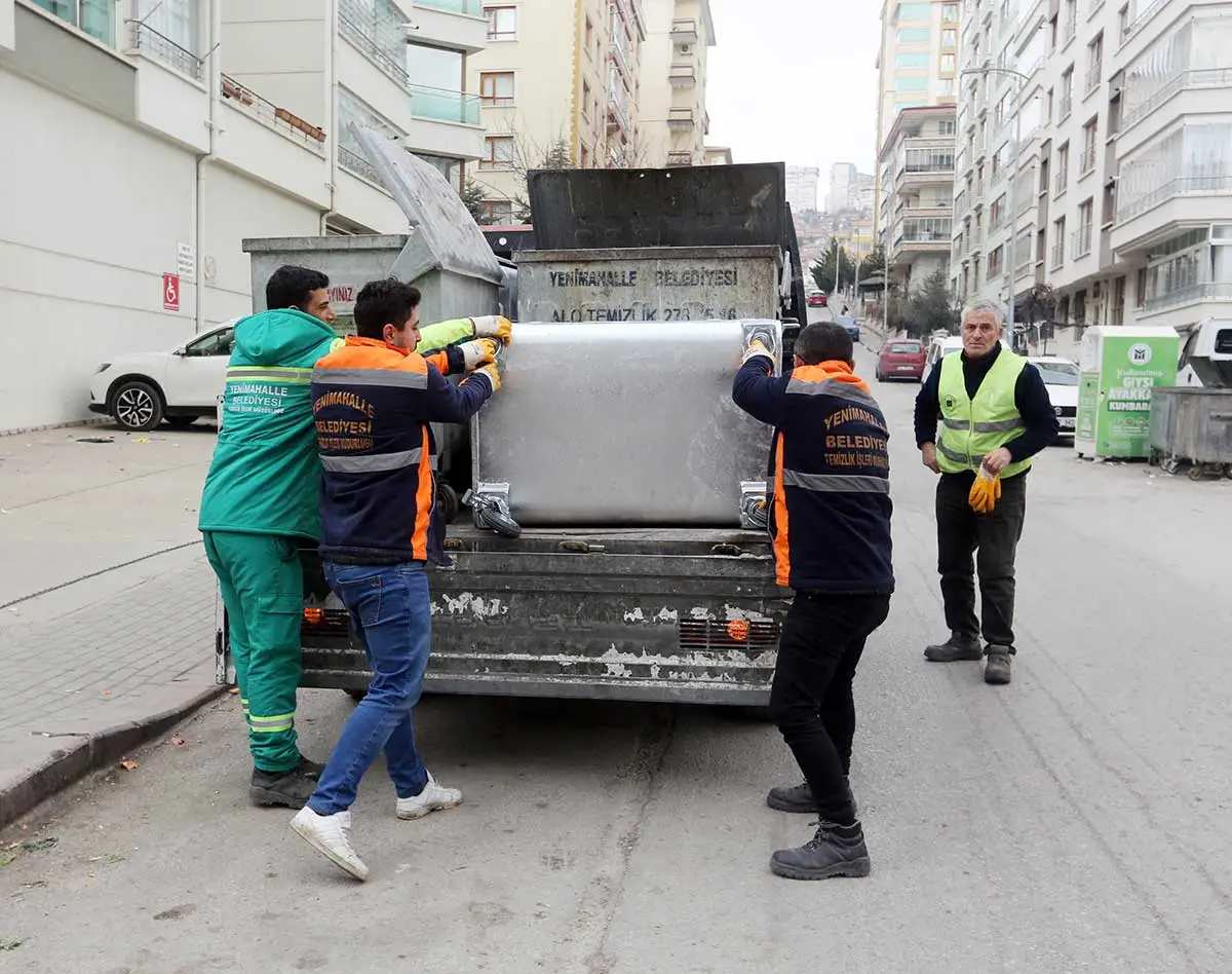 Yenimahalle Belediyesi çöp konteynerlerini yeniliyor