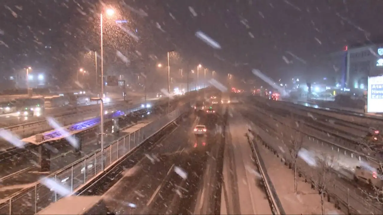 İstanbul'da kar yağışı gece boyunca etkili oldu