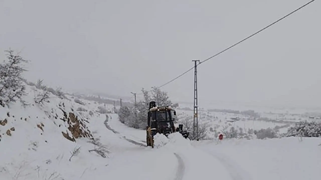 Yüzlerce köy yolu ulaşıma kapandı