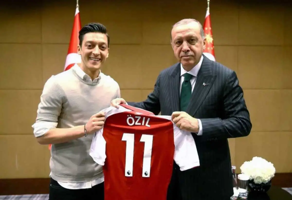 Mesut Özil, AK Parti'nin yeni yönetimine girdi