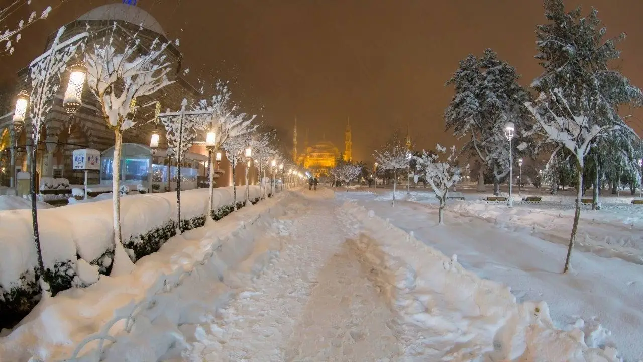 İstanbul'da kar yağışı devam ediyor...