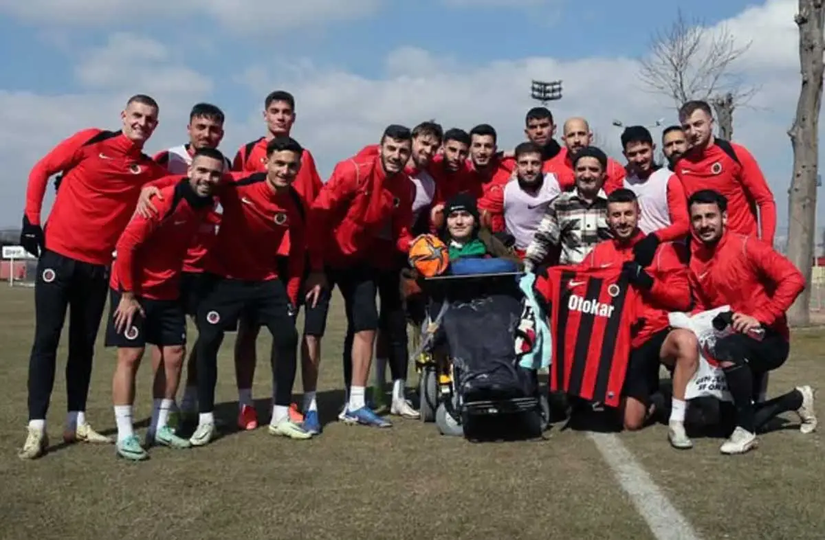 Gençlerbirliği takımı özel misafirini ağırladı