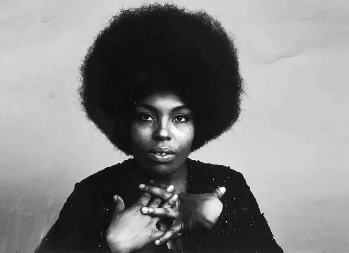 Efsane şarkıcı Roberta Flack hayata veda etti