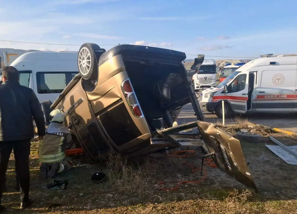 Ankara'da korkunç kaza! Öğrenci servisi kaza yaptı: 8 yaralı