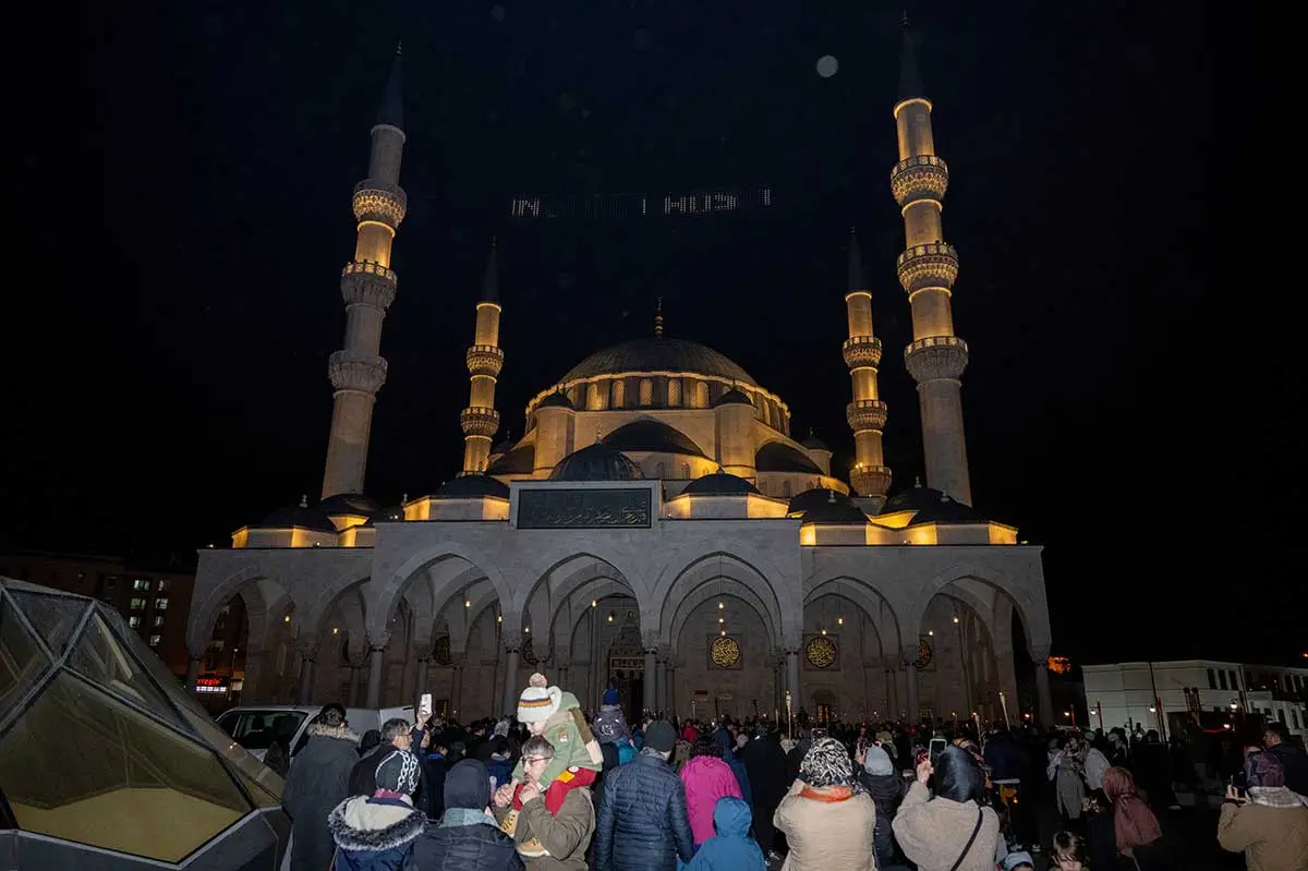 Ramazanın gelişi Ankara'da fener alayı ile kutlandı