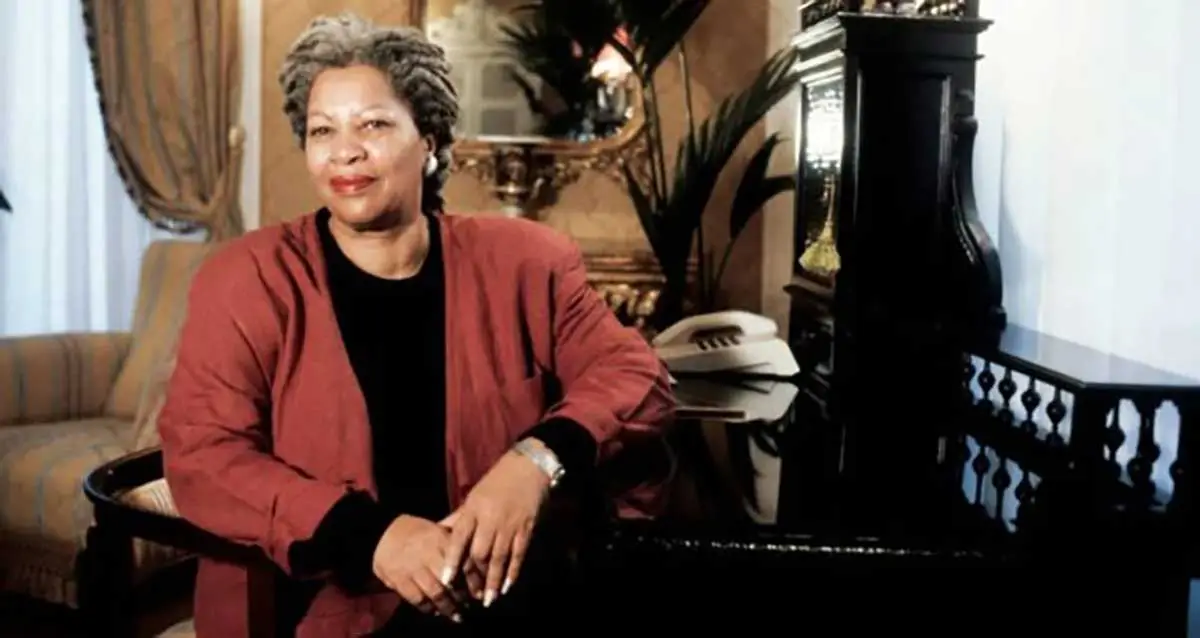 Toni Morrison kitaplarını neden karanlıkta yazıyordu?