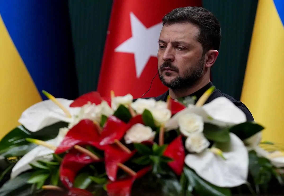 Ukrayna Devlet Başkanı Vladimir Zelensky, Türkiye ziyaretinde Cumhurbaşkanı Recep Tayyip Erdoğan'ı ortak basın toplantısında dikkatle dinlemişti.