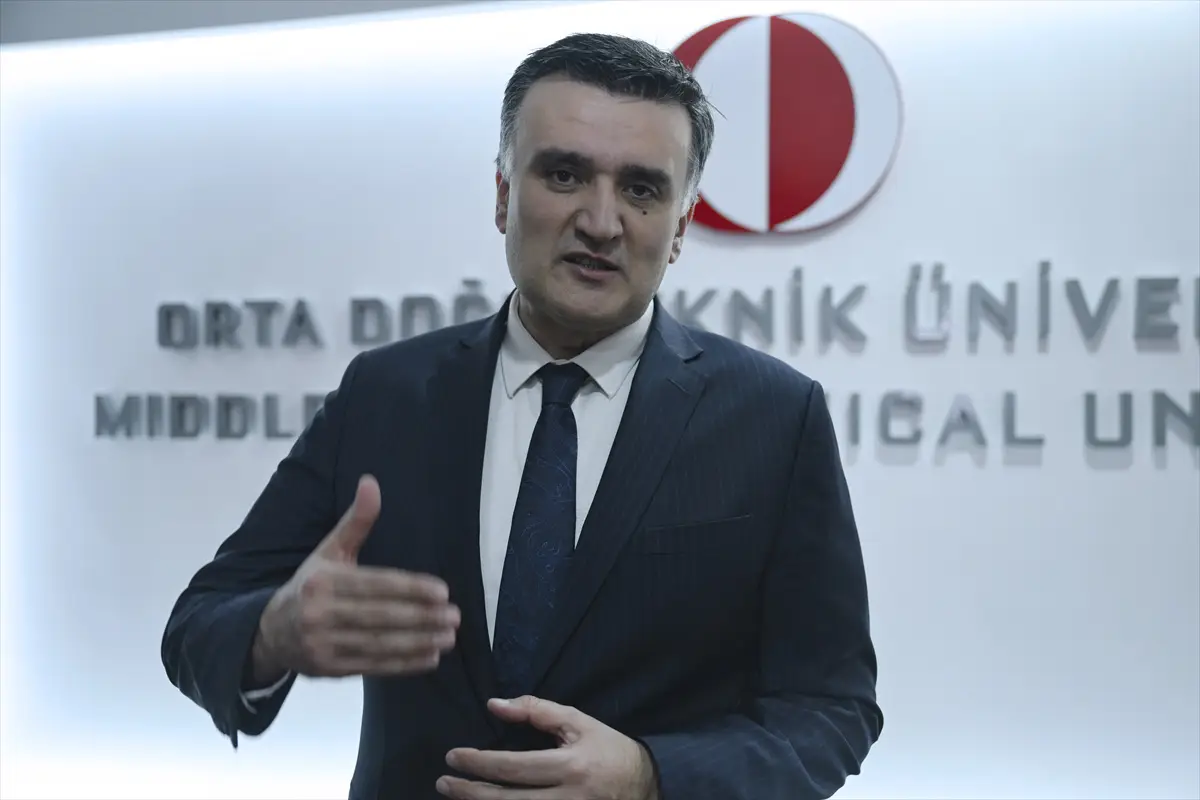 ODTÜ Rektörü Prof. Dr. Ahmet Yozgatlıgil