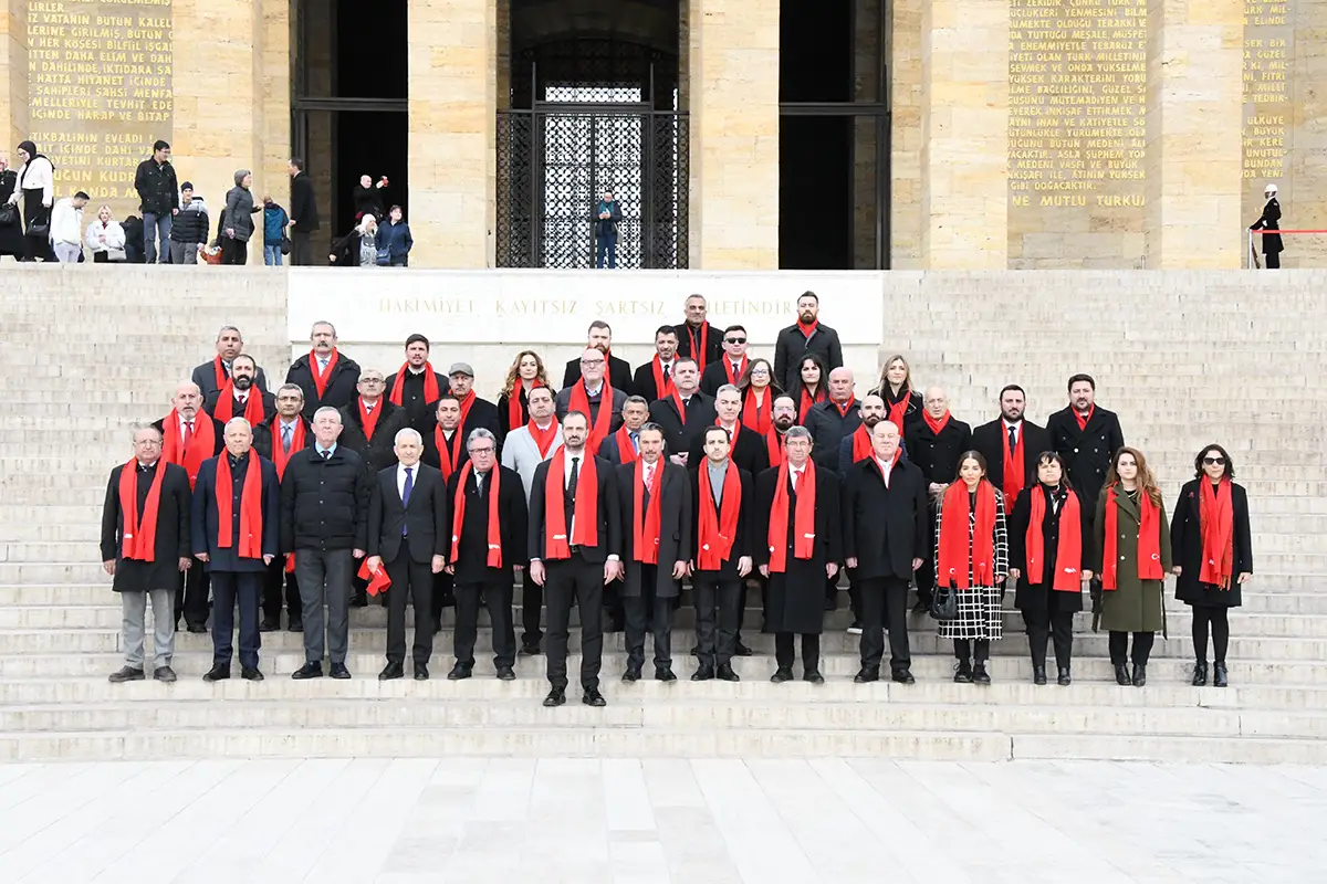 OSİAD yönetimi Anıtkabir'de Atatürk'e saygısını sundu