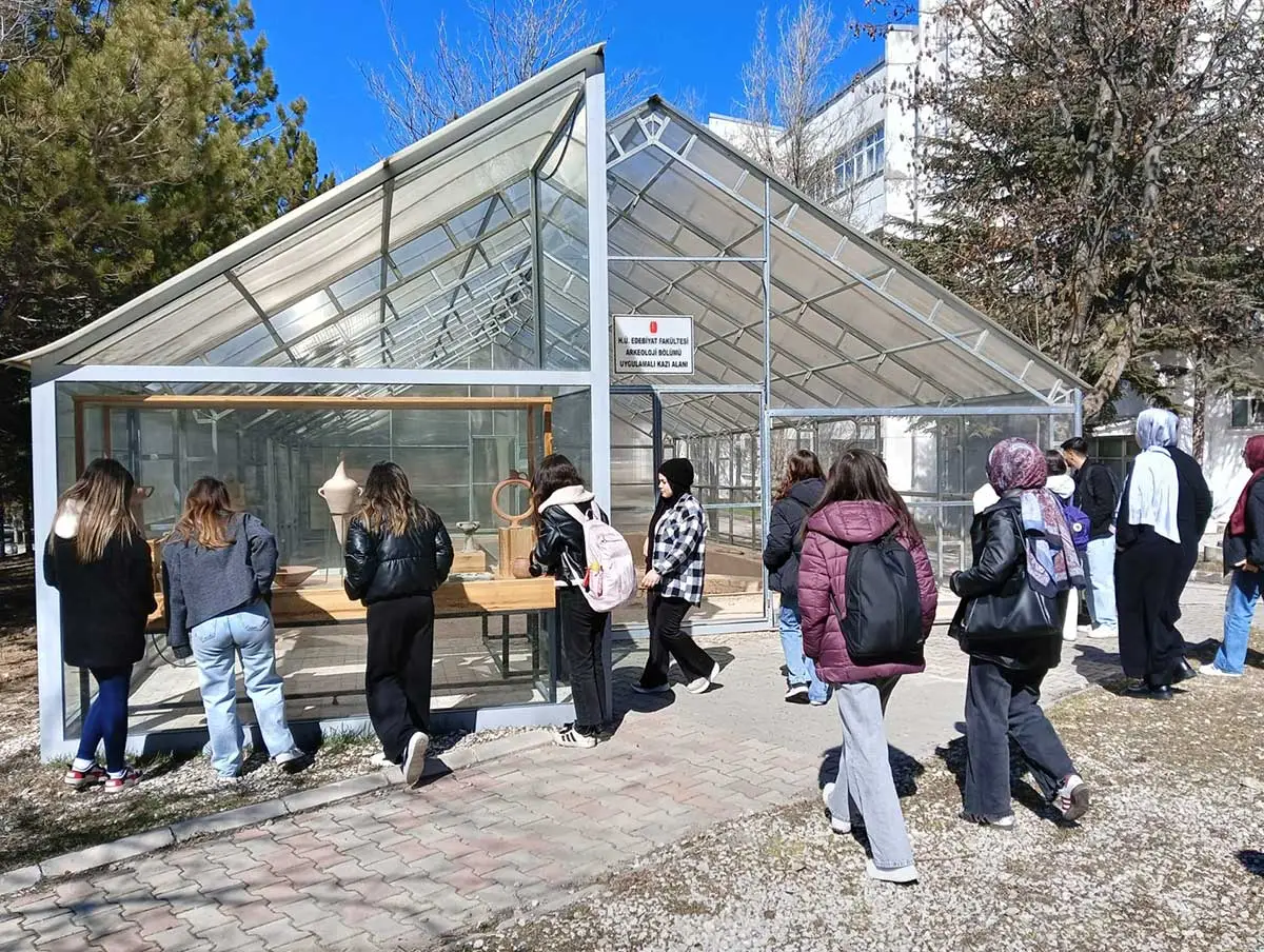 Keçiören Belediyesi gençlere üniversiteleri tanıtıyor