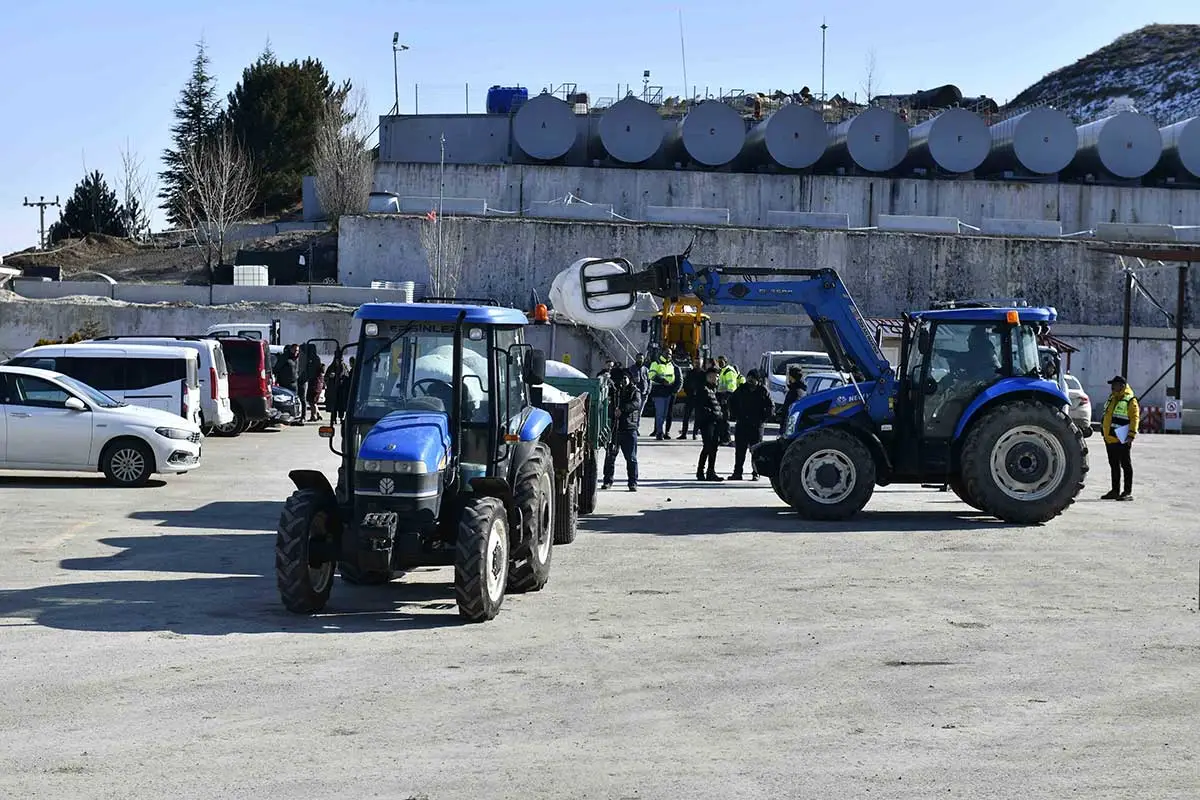 ABB BAKAP’ta üretilen mısır silajları dağıtılmaya devam ediliyor