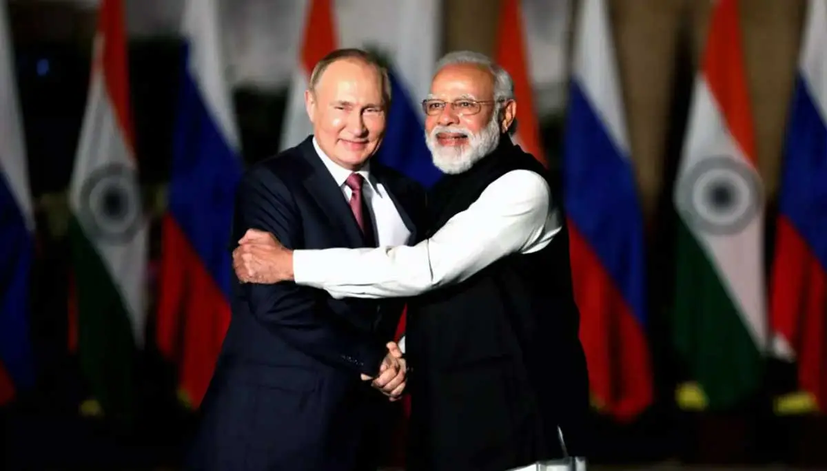 (Solda)Rusya Devlet Başkanı Vladimir Putin(Sağda) Hindistan Devlet Başkanı Narendra Damodardas Modi