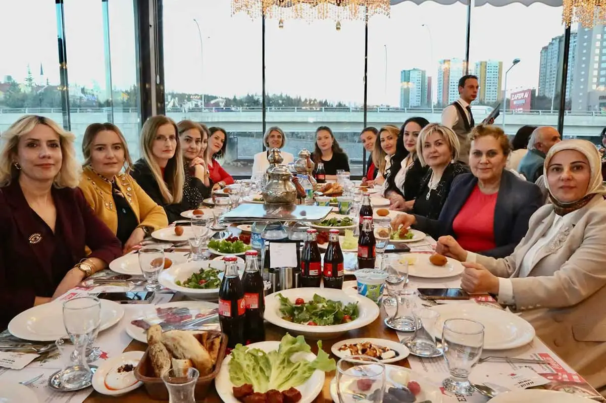 Ebru Keyvan, kadın muhtarlarla iftar yaptı