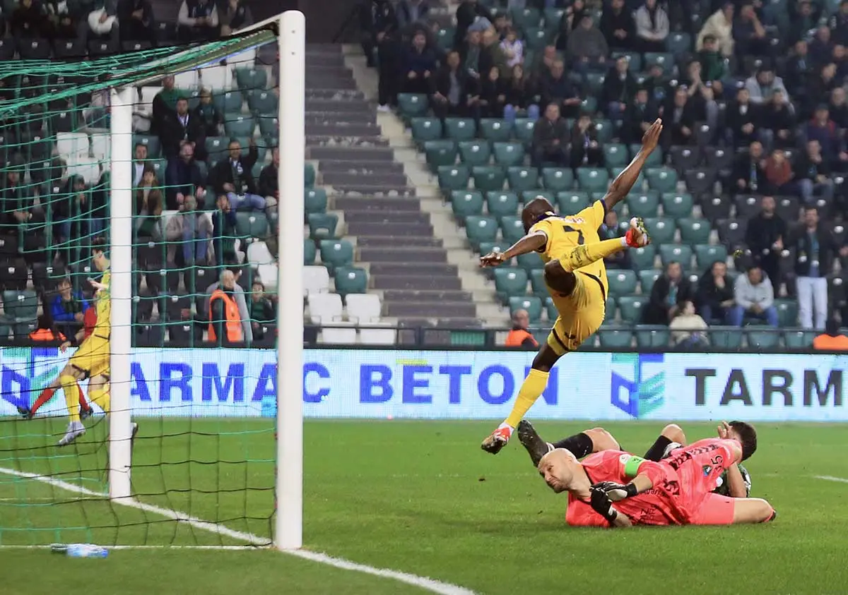 MKE Ankaragücü Kocaelispor maç sonucu! Başkent ekibi bir puanla yetindi.